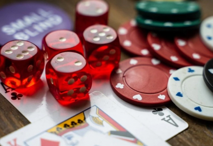 Маңғыстау облысында құмар ойынға 750 теңге тікпек болған шенеунік жұмыстан шығарылды