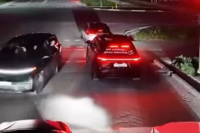 ​Шымкентте жол қозғалысы ережелерін өрескел бұзған автокортеж тоқтатылды