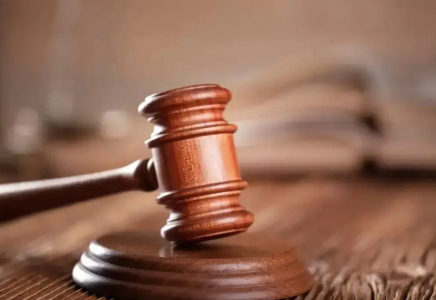 Жаңаөзендегі оқушы қыздардың төбелесі: сот бір жасөспірімнің анасын жазалады Жаңаөзендегі оқушы қыздардың төбелесі: сот бір жасөспірімнің анасын жазалады