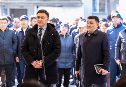 ШЫМКЕНТ: ​ҚАЛА ӘКІМІ ТҰРАН АУДАНЫ ТҰРҒЫНДАРЫМЕН КЕЗДЕСТІ