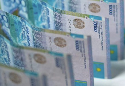 Депутат бюджет қаражатына бірнеше пәтер мен көлік сатып алған