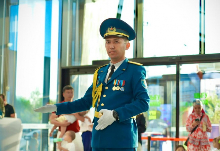 ​Шымкентте полицейлер кәсіби мерекесін қала тұрғындарымен бірге атап өтті