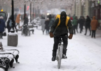 Алматыдағы оқиғадан кейін курьерлерге қойылатын талап күшейтіледі