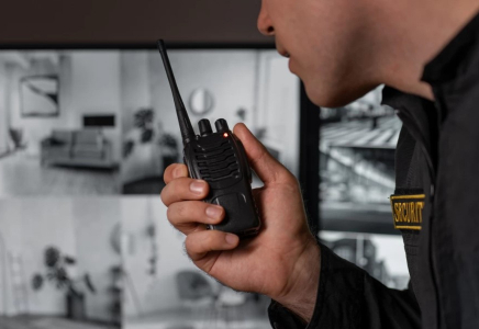 Қазақстанда енді 50 жастан асқандар мектеп күзетшісі бола алмайды