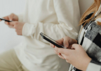 ЖИ министрлігі: Мектептерде технология мен әлеуметтік желілерді қолдануды дұрыс реттеу керек