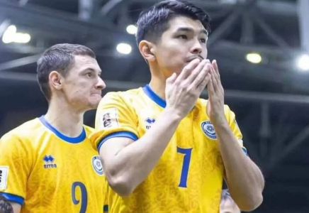 Қазақстан құрамасының жұлдызды ойыншысы Ғалымжан Кенжебек сүйіктісіне ұсыныс жасады