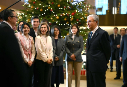 Мемлекет басшысы Жапонияда тұрып жатқан қазақстандықтармен кездесті