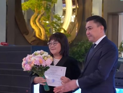 Шымкент әкімі нәзік жандыларды 8 Наурыз мерекесімен құттықтады