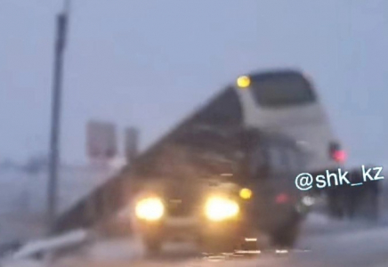 Шахтинск маңында 50 жолаушысы бар автобус жол апатына ұшырады