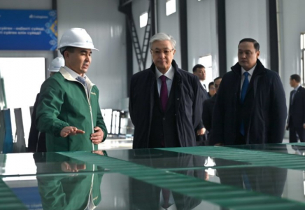Президент Dala Glass әйнек өндіретін кәсіпорын қызметімен танысты