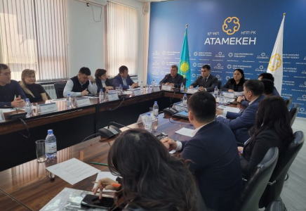 ​Шымкентте «Жайлы мектеп» ұлттық жобасының мердігерлері мен тауар өндірушілер кездесті