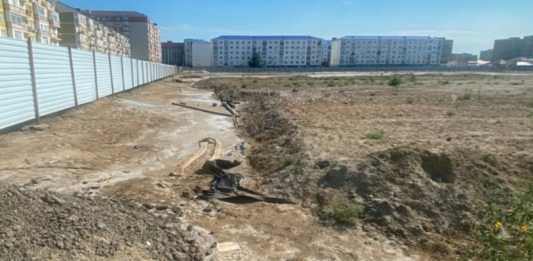 ​Атырауда жерасты тұзды суы көтеріліп, үш ірі саябақтың құрылысы тоқтады
