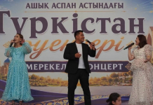 Ашық аспан астында «Түркістан әуендері» мерекелік концерті өтті