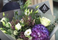 Әйелдің кеудесіне қол тигізген: Гүл жеткізген курьерге айып тағылды 