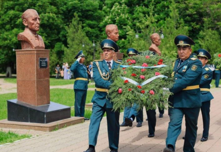 ТҮРКІСТАН: Сайрамда Жеңіс күніне арналған салтанатты жиын өтті