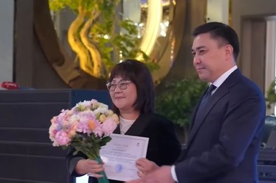 Шымкент әкімі нәзік жандыларды 8 Наурыз мерекесімен құттықтады