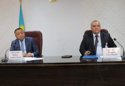 Саялы Сарыағашта мемлекеттік қызметкерлердің кеңесі өтті