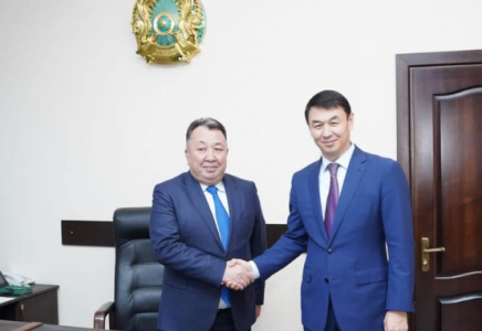 ТҮРКІСТАН: Сайлауда жеңіске жеткен Созақ ауданының әкімі қызметіне кірісті
