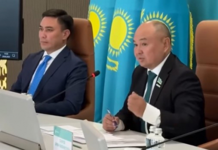 Көшпелі отырыста жемқорлық дерегі кең тараған салаларға шолу жасалды 