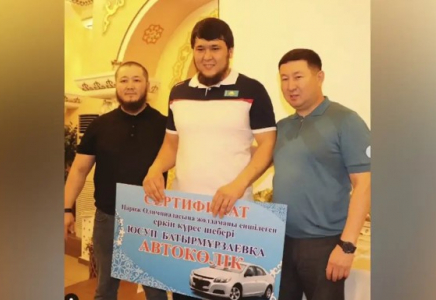 Ақтөбеліктер Париж Олимпиадасына жолдама алған балуанға көлік мінгізді