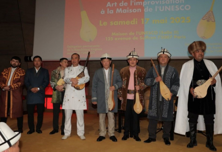 ​ТҮРКІ МӘДЕНИЕТІ ЖӘНЕ МҰРАСЫ ҚОРЫ ПАРИЖДЕ ҚЫРҒЫЗ ЖӘНЕ ҚАЗАҚ ЖЫРАУЛАРЫН МАРАПАТТАДЫ