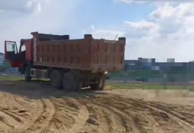 «Таза Қазақстан»: Шымкентте рұқсат етілмеген аумаққа қоқыс төгіп келген жүк көліктері анықталды