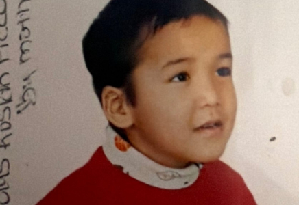 Америкалықтар асырап алған ер адам Қазақстандағы ата-анасына іздеу салды