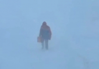 «Бүгінгі күннің батыры»: Қостанайдың жедел жәрдемдегі дәрігерлері боранға қарамастан, науқастарға жаяу барған (ВИДЕО)