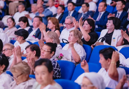 ТҮРКІСТАН: Медицина қызметкерлеріне құрмет көрсетілді