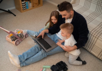 Елімізде жұмыс берушілерге жалғызбасты ана мен әкені жұмыстан шығаруға тыйым салынбақ