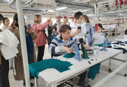 Шымкентте кәсіпкерлік курсына қатысушылар ірі фабриканың жұмысымен танысты