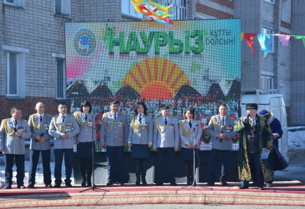 Полицейлер Петропавл тұрғындары үшін наурыз көже мен бауырсақ әзірледі