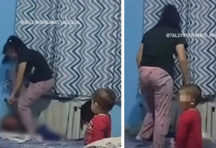 Жаркентте әйел өз баласын аяусыз соққыға жыққан: видео
