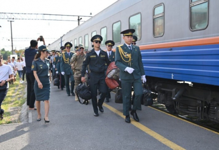 ​ШЫМКЕНТ: Әскери борышын өтеген 27 сарбаз үйіне оралды
