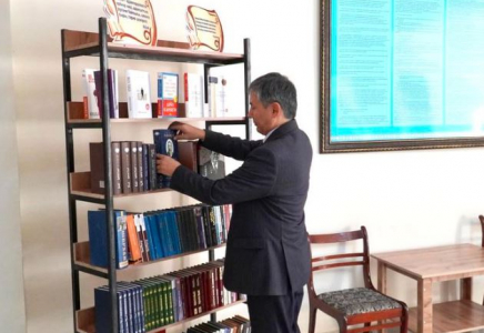 ТҮРКІСТАН: Бәйдібек ауданы әкімдігінде кітапхана ашылды