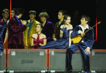 Түркістан театрының «МузАРТ» қойылымы Республика сарайында сахналанды