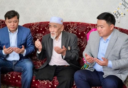 ТҮРКІСТАН: Кентауда ардагерлерге құрмет көрсетілді
