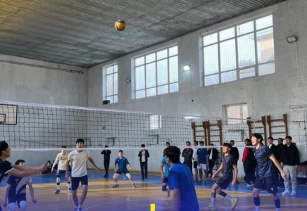 Шымкентте волонтерлар күніне орай волейбол турнирі ұйымдастырылды