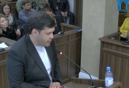 Бишімбаев ісі: Айтбек Амангелді сотта қарындасы көз жұмған түн туралы айтып берді