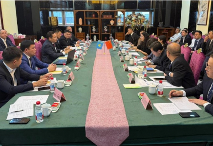 ​2026 жылдан бастап Қытайға баратын қазақстандық көліктерге рұқсат шектеусіз беріледі