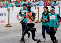 Қытайда марафоншы робот таныстырылды