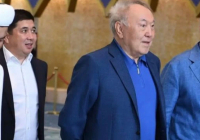 "Бірлік үшін дұға": Назарбаев өзі салған мешітке барды