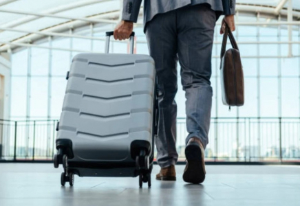 Қазақстанда бұрынғы министрлер мен әкімдердің шетелге шығуына тыйым салу ұсынылды