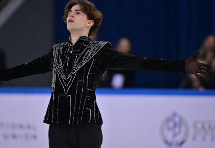 Мәнерлеп сырғанаушы Михаил Шайдоров Қытайдағы Гран-при кезеңінде үшінші орын алды