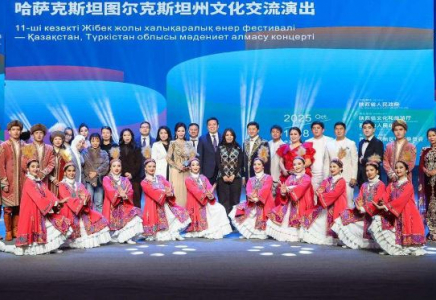 Түркістан өнерпаздары Сиань қаласында өнер көрсетті