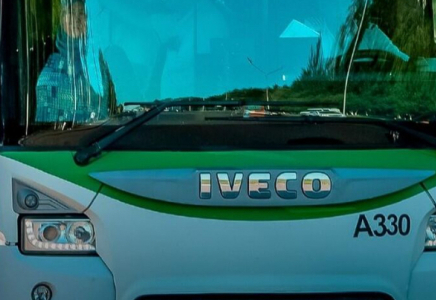 Атырауда автобус жүргізушісі 10 жастағы баланы қағып кетті