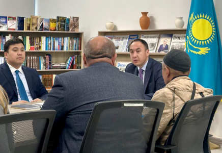 ТҮРКІСТАН: Қанат Қайыпбек тұрғындарды жеке қабылдады