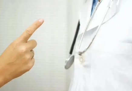 Қазақстанда дәрігерлер мен жедел жәрдем жүргізушілерін қорғайтын заң қабылданды