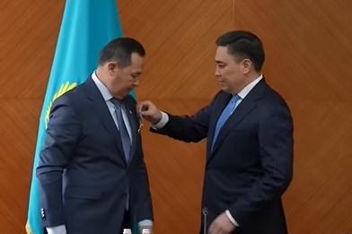 ​ШЫМКЕНТТЕ ҚАЛА ӘКІМІ ПРЕЗИДЕНТ АТЫНАН БІРҚАТАР АЗАМАТТЫ МАРАПАТТАДЫ