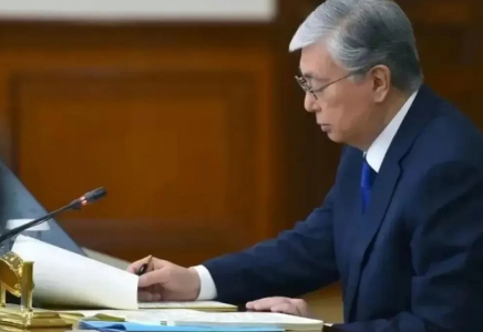 Қасым-Жомарт Тоқаев елшілер арасында ауыс-түйіс жасады